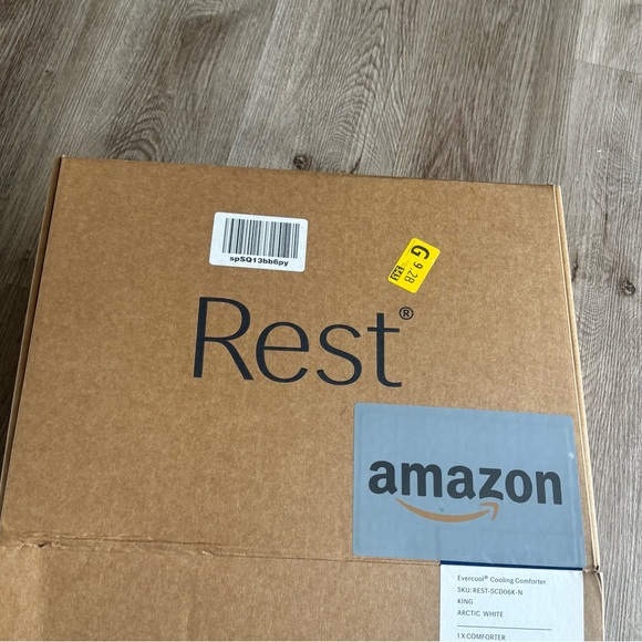 REST Evercool Cooling Comforter, Arctic White - King/Cali King 106"x90" OPEN BOX - Picture 9 of 13